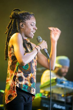 Nyon, İsviçre - 20 Temmuz 2017: Reggae konseri ve dub jamaikalı şarkıcı Jah9 ve Paleo Festivali'nde Dub Treatment