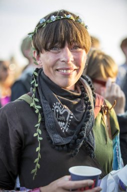 Traena, Norveç - 9 Temmuz 2016: Norveçli Punk Rock grubu Kuuk'un Traenafestival'deki konseri, küçük Traena adasında müzik festivali gerçekleşiyor