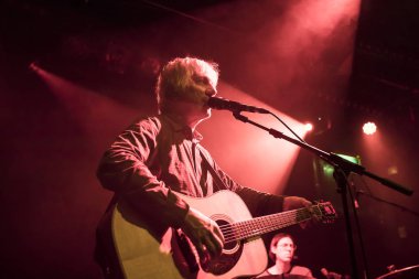 Amsterdam, Hollanda - 01 Mart 2018: Amerika şarkıcı ve gitarist Lee Ranaldo Bitterzoet Paradiso Amsterdam Konseri. Lee Ranaldo Sonic Youth'un eski bir üyesiydi.;