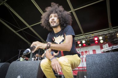 Amsterdam, Hollanda - 3 Temmuz 2016: Amsterdam Roots Open Air'de alternatif Electro-Hip Hop Faslı grup N3rdistan konseri, Oosterpark'ta ücretsiz halk kültür festivali düzenlendi
