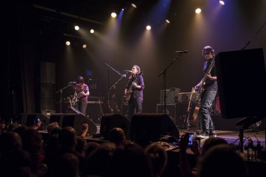 Amsterdam, Hollanda - 22 Ekim 2017: Amerikalı alternatif rock grubu Breeders'ın 1989'da Kim Deal of the Pixies tarafından Amsterdam'daki Venue Melkweg'de kurduğu konseri