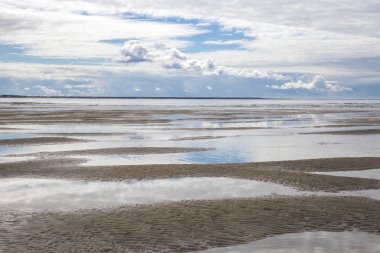 Deniz kıyısı manzarası, Royan, Fransa yakınlarındaki Garonne haliçleri.