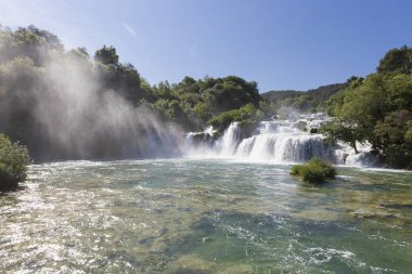Güzel doğanın Manzara Görünümü, Su ve Şelale Krka Milli Parkı, Coatia at