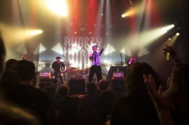 Amsterdam, Hollanda - 19 Mart 2017: Kanadalı hard rock grubu Danko Jones'un Norveçli hard rock grubu Audrey Horne Concert ile Melkweg'de destek hareketi