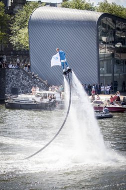 Amsterdam, Hollanda 06 Ağustos 2016: Insan hakları ve sivil eşitliğin korunması için yıllık etkinliğe katılanlar 