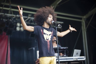 Amsterdam, Hollanda - 3 Temmuz 2016: Amsterdam Roots Open Air'de alternatif Electro-Hip Hop Faslı grup N3rdistan konseri, Oosterpark'ta ücretsiz halk kültür festivali düzenlendi