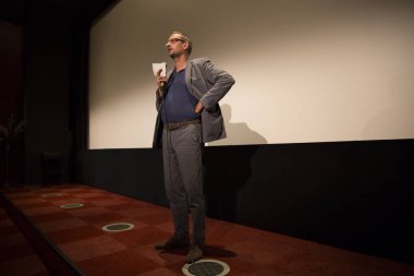 Amsterdam, Hollanda - 18 Ağustos 2016: Dünya Sineması Amsterdam'ın açılış töreninde konuşma, 18-27/08/2016 tarihleri arasında düzenlenen dünya film festivali