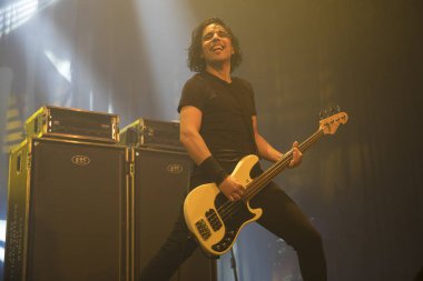 Amsterdam, Hollanda - 19 Mart 2017: Kanadalı hard rock heavy metal grubu Danko Jones'un Melkweg konseri