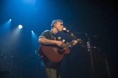 Amsterdam, Hollanda - 2 Kasım 2017: İsrailli şarkıcı Asaf Avidan'ın Amsterdam'daki Venue Melkweg konseri