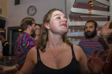 Gerçek Afrika 19-08-2017 İnsanlar eğleniyor 