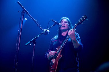 Amsterdam, Hollanda - 22 Ekim 2017: Amerikalı alternatif rock grubu Breeders'ın 1989'da Kim Deal of the Pixies tarafından Amsterdam'daki Venue Melkweg'de kurduğu konseri