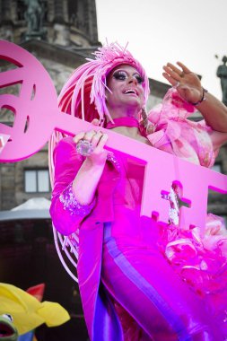 Amsterdam, Hollanda 23 Temmuz 2016: Pembe Cumartesi Gay Euro Pride kutlamaları Vondelpark