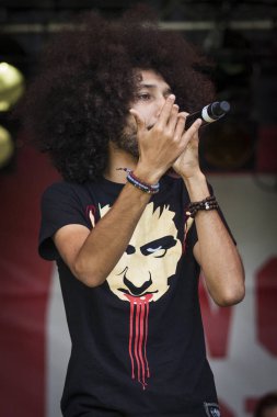 Amsterdam, Hollanda - 3 Temmuz 2016: Amsterdam Roots Open Air'de alternatif Electro-Hip Hop Faslı grup N3rdistan konseri, Oosterpark'ta ücretsiz halk kültür festivali düzenlendi