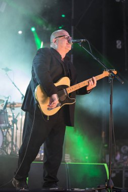 Nyon, İsviçre - 19 Temmuz 2017: Amerikan Rock grubu The Pixies'in Paleo Festivali'nde konseri