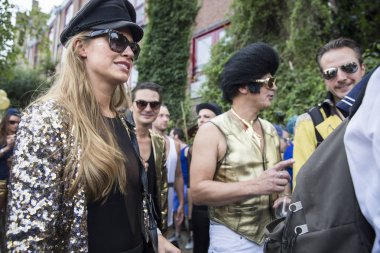 Amsterdam, Hollanda - 1 Ağustos 2015: Katılımcıların korunması insan hakları ve sivil eşitlik - Prinsengracht, Amsterdam Eşcinsel gurur geçit için yıllık olay