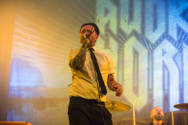 Amsterdam, Hollanda - 19 Mart 2017: Kanadalı hard rock grubu Danko Jones'un Norveçli hard rock grubu Audrey Horne Concert ile Melkweg'de destek hareketi