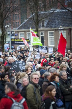 Amsterdam, Hollanda - 6 Şubat 2016: Irkçılığı ve İslamofobi'yi protesto etmek için düzenlenen 