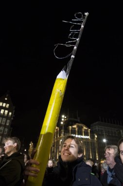 Amsterdam, Hollanda, 08 Ocak 2015: Paris'te Charlie Hebdo'ya yapılan saldırıyla dayanışma içinde şeytani bir yer, Fransa'da 07 Ocak