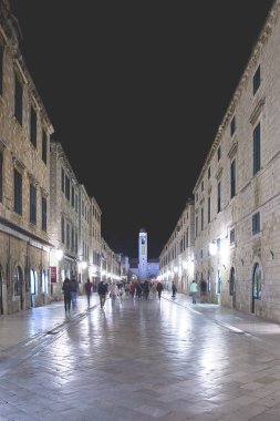 Dubrovnik, Hırvatistan - 19 Mayıs 2016: Stradun'daki Şehir Çan Kulesi, Dubrovnik Eski Kent'in in ana caddesi, Unesco Dünya Mirası Alanı, Dubrovnik, Hırvatistan, Avrupa
