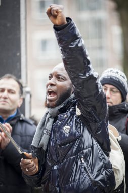 Amsterdam, Hollanda - 6 Şubat 2016: Irkçılığı ve İslamofobi'yi protesto etmek için düzenlenen 