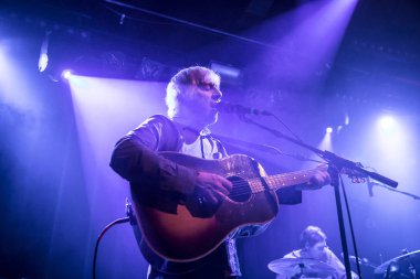 Amsterdam, Hollanda - 01 Mart 2018: Amerika şarkıcı ve gitarist Lee Ranaldo Bitterzoet Paradiso Amsterdam Konseri. Lee Ranaldo Sonic Youth'un eski bir üyesiydi.;