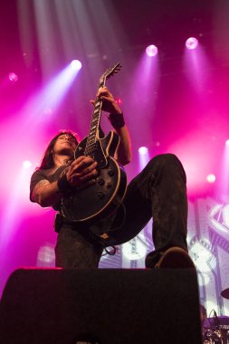Amsterdam, Hollanda - 19 Mart 2017: Kanadalı hard rock grubu Danko Jones'un Norveçli hard rock grubu Audrey Horne Concert ile Melkweg'de destek hareketi