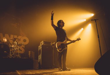 Amsterdam, Hollanda - 19 Mart 2017: Kanadalı hard rock heavy metal grubu Danko Jones'un Melkweg konseri