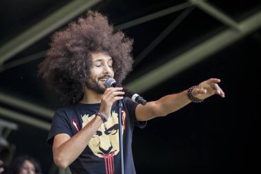 Amsterdam, Hollanda - 3 Temmuz 2016: Amsterdam Roots Open Air'de alternatif Electro-Hip Hop Faslı grup N3rdistan konseri, Oosterpark'ta ücretsiz halk kültür festivali düzenlendi