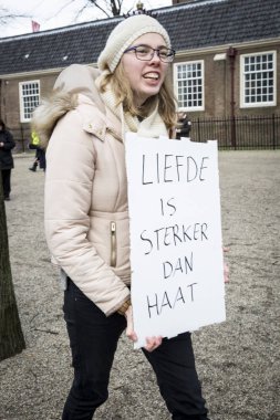 Amsterdam, Hollanda - 6 Şubat 2016: Irkçılığı ve İslamofobi'yi protesto etmek için düzenlenen 