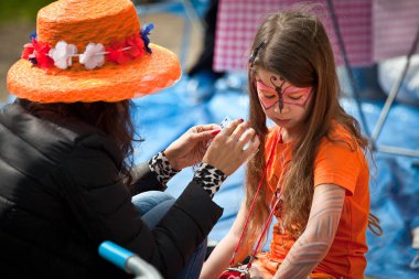 Amsterdam, Hollanda, 30 Nisan 2014: resmi ulusal bayram Kral günü kutlaması - Koningsdag - Kral Willem'in doğum gününü kutlamak için her yıl 30 Nisan'da tüm ülkede düzenlendi