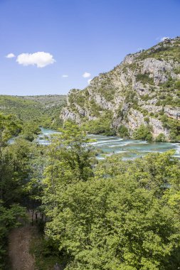 Krka Milli Parkı'ndaki şelalenin havadan görünümü