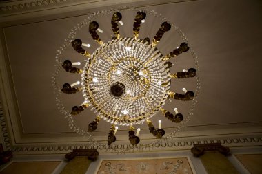 Güzel eski kristal avize