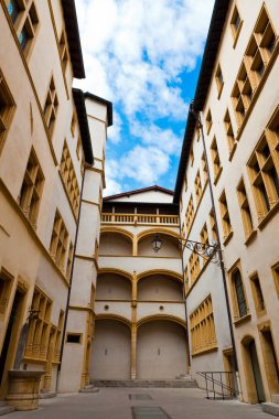 Fransa 'nın Lyon şehrinde eski ortaçağ evleri