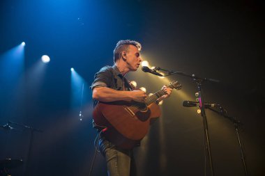 Amsterdam, Hollanda - 2 Kasım 2017: İsrailli şarkıcı Asaf Avidan'ın Amsterdam'daki Venue Melkweg konseri