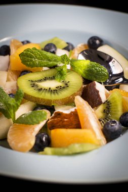 Lezzetli egzotik meyve salatası.
