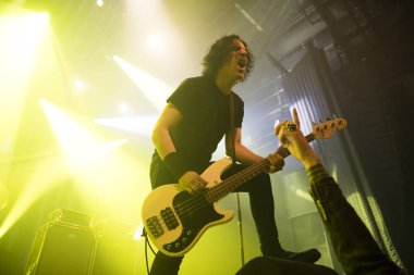 Amsterdam, Hollanda - 19 Mart 2017: Kanadalı hard rock heavy metal grubu Danko Jones'un Melkweg konseri