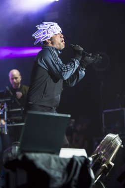Nyon, İsviçre - 20 Temmuz 2017: İngiliz funk ve asit caz grubu Jamiroquai'nin Paleo Festivali'nde konseri
