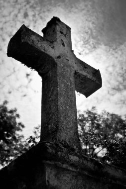 Eski mezarı olan eski bir mezarlık