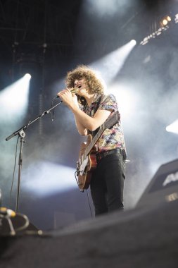 Nyon, İsviçre - 19 Temmuz 2017: Konser od İngiliz rock grubu Temples at Paleo Festivali