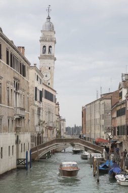 Chiesa di San Giorgio dei Greci kilise çan kulesiyle küçük kanal - campanile 