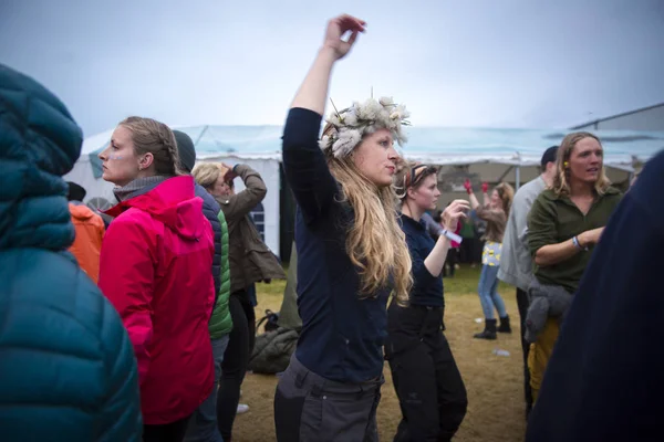 Traena Noruega Julio 2016 Público Baila Durante Concierto Del Dúo — Foto de Stock