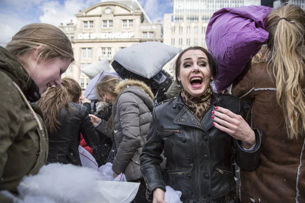 Ámsterdam Países Bajos Holanda Septentrional Sábado Abril 2015 Pillow Fight —  Fotos de Stock