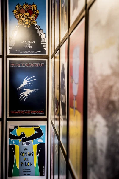 Amsterdam, Hollanda - 15 Ağustos 2015: Dünya Sineması Amsterdam kapsamında Küba Film Afişleri sergisi Soya Küba'nın açılışı, 14-23/08/2015 tarihleri arasında düzenlenen dünya film festivali