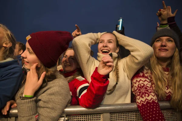 Traena Noruega Julio 2015 Los Fans Animando Con Los Brazos — Foto de Stock