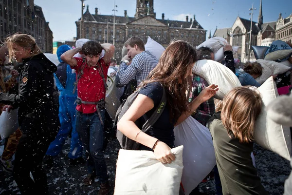 Ámsterdam Países Bajos Holanda Septentrional Sábado Abril 2014 Pelea Almohadas —  Fotos de Stock