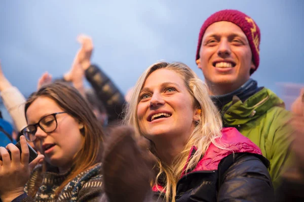 Traena Norvegia Luglio 2016 Pubblico Applaude Concerto Della Band Folk — Foto Stock