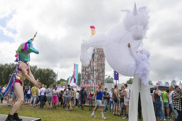 Ámsterdam Países Bajos Julio 2017 Artistas Disfrazados Con Grandes Trajes —  Fotos de Stock