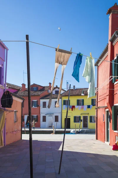 Färgglada Fasader Med Levande Färger Och Tvätt Torkning Berömda Fiskare — Stockfoto