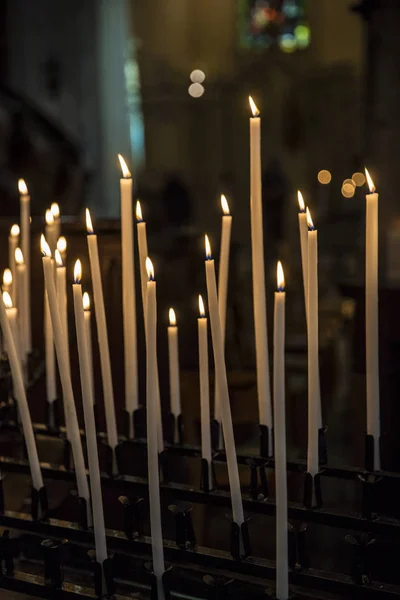 Encender Velas Una Iglesia — Foto de Stock