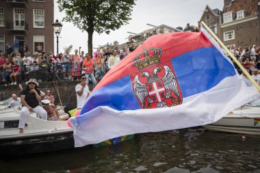 Amsterdam, Hollanda - 1 Ağustos 2015: Katılımcıların korunması insan hakları ve sivil eşitlik - Prinsengracht, Amsterdam Eşcinsel gurur geçit için yıllık olay